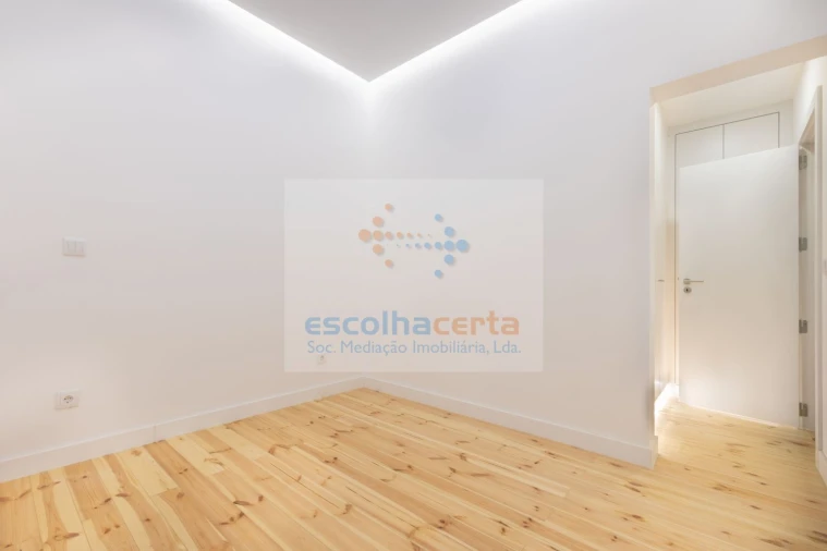 Apartamento T4 para Venda em Santo António Foto 7