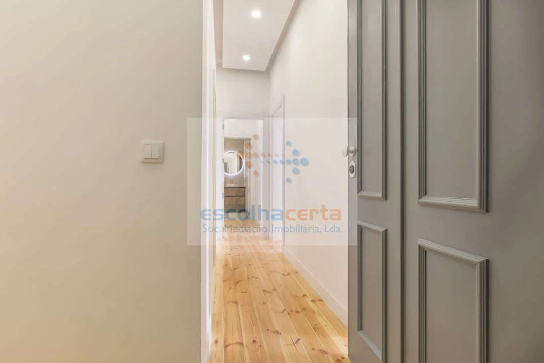 Apartamento T4 para Venda em Santo António Foto 13