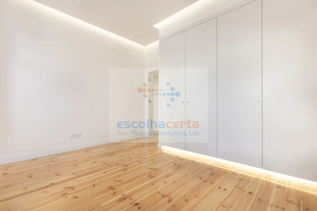 Apartamento T4 para Venda em Santo António Foto 17