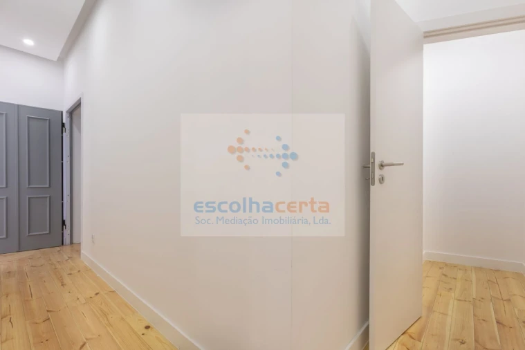 Apartamento T4 para Venda em Santo António Foto 14