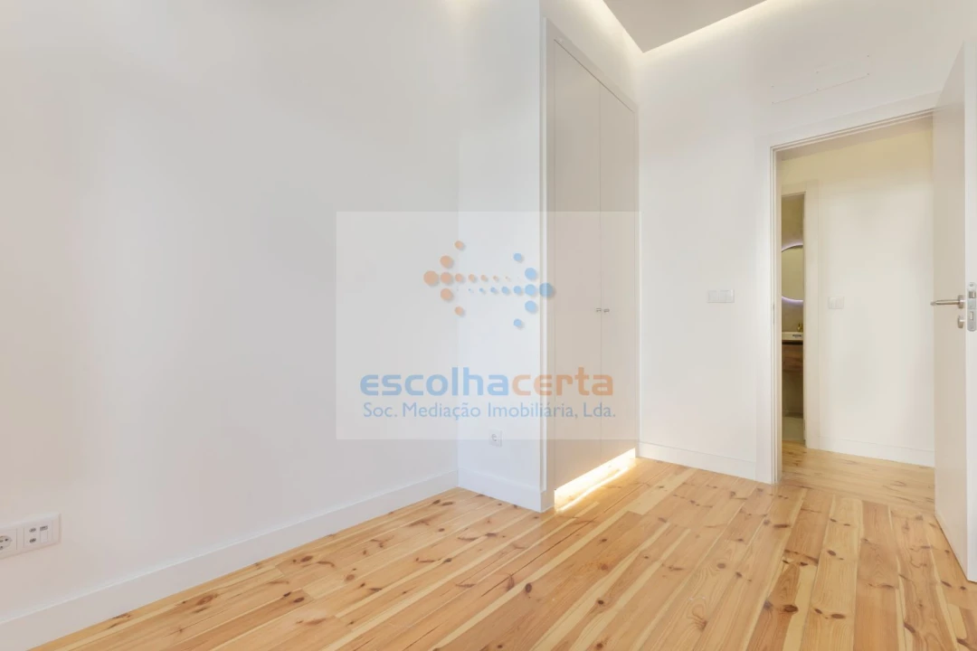 Apartamento T4 para Venda em Santo António Foto 8