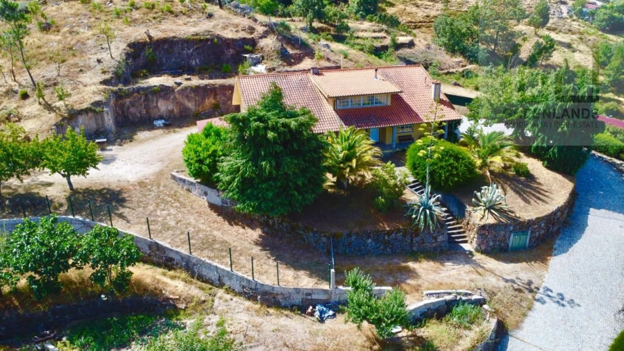Moradia T5 para Venda em Seia, São Romão e Lapa dos Dinheiros Foto 37