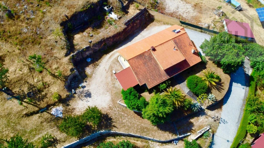 Moradia T5 para Venda em Seia, São Romão e Lapa dos Dinheiros Foto 36