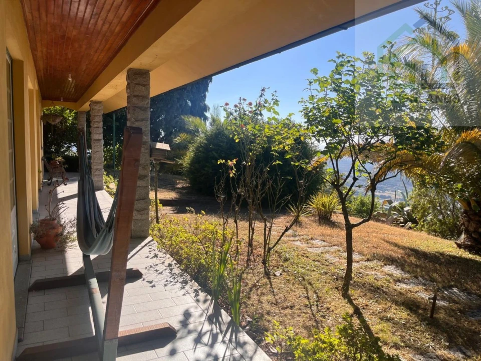 Moradia T5 para Venda em Seia, São Romão e Lapa dos Dinheiros Foto 14