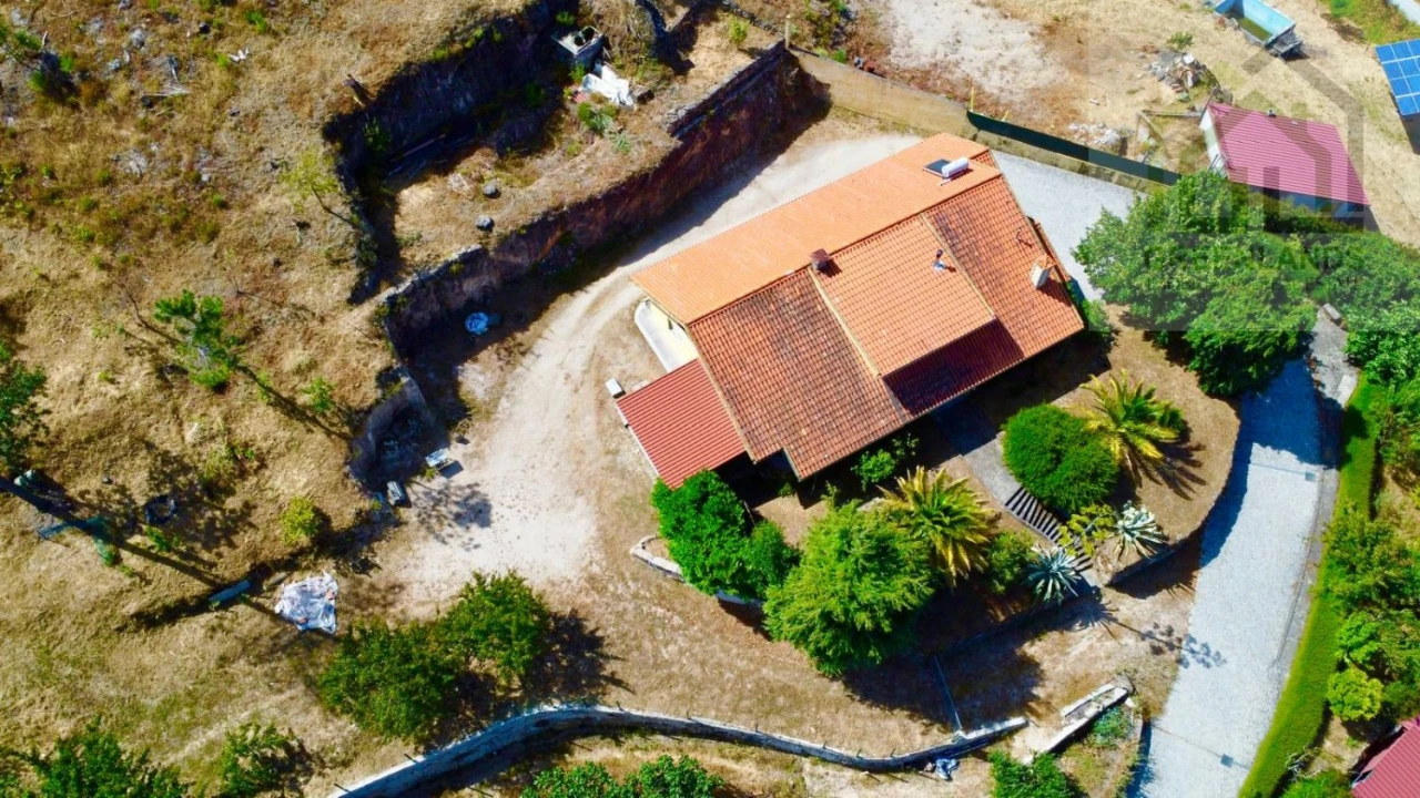 Moradia T5 para Venda em Seia, São Romão e Lapa dos Dinheiros Foto 36