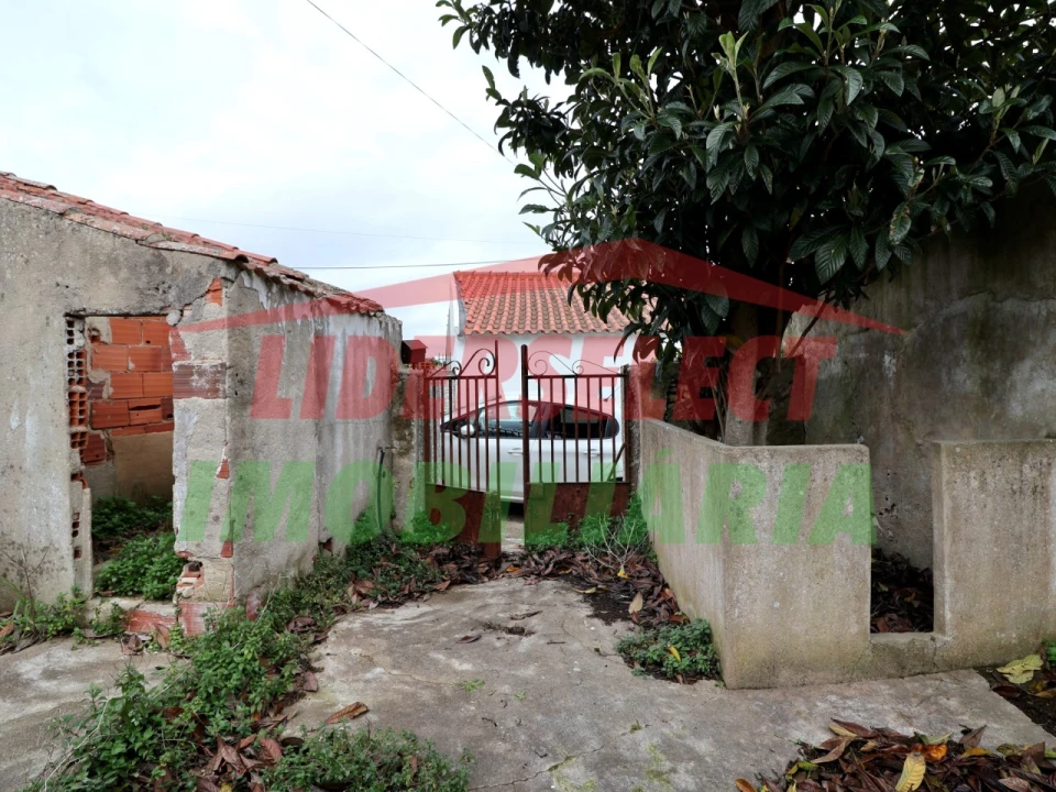 Moradia T2 para Venda em Santa Maria, São Pedro e Matacães Foto 4