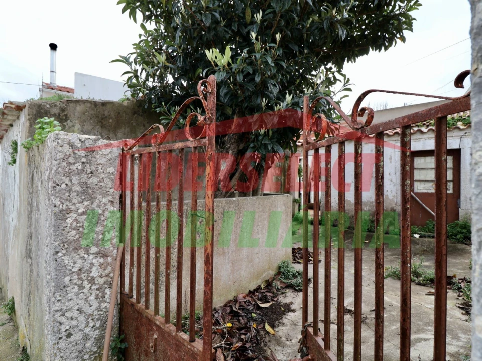 Moradia T2 para Venda em Santa Maria, São Pedro e Matacães Foto 5