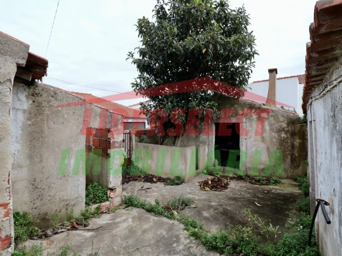 Moradia T2 para Venda em Santa Maria, São Pedro e Matacães Foto 3