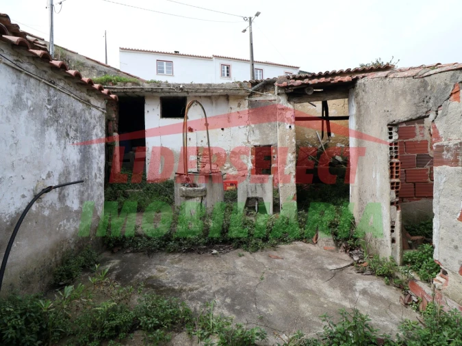 Moradia T2 para Venda em Santa Maria, São Pedro e Matacães Foto 6