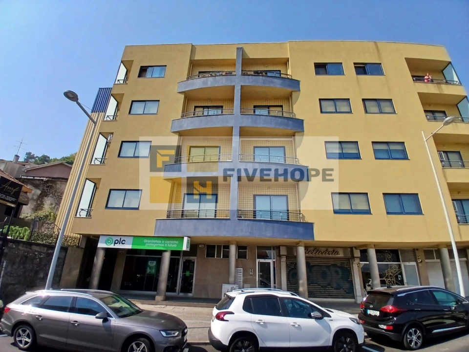 Loja para Venda em Gondomar (São Cosme), Valbom e Jovim Foto 1