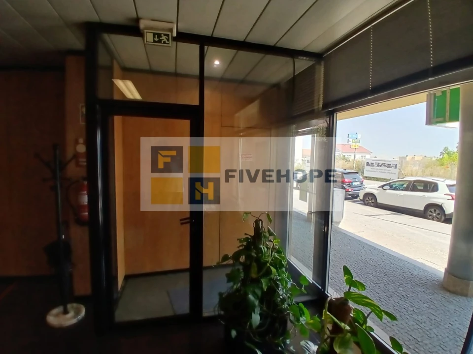 Loja para Venda em Gondomar (São Cosme), Valbom e Jovim Foto 3