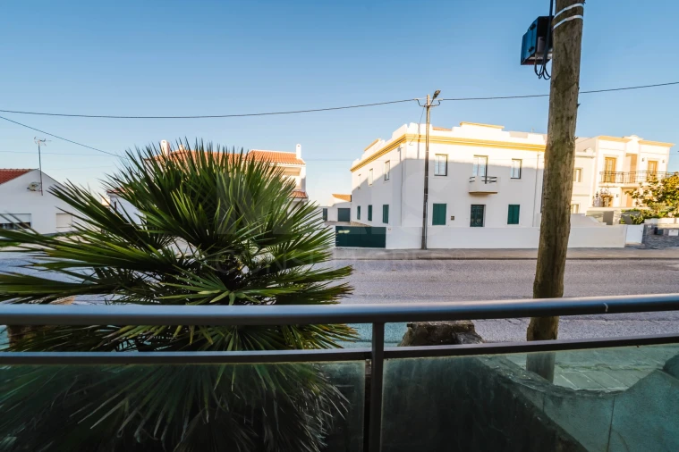 Moradia T4 para Venda em Atouguia da Baleia Foto 11