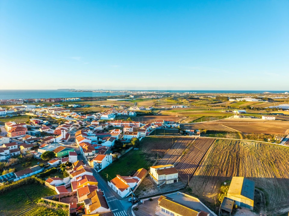 Moradia T4 para Venda em Atouguia da Baleia Foto 2