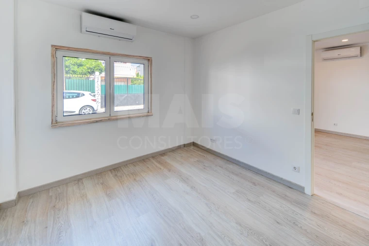 Moradia T5 para Venda em Casal de Cambra Foto 6