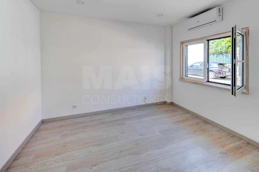 Moradia T5 para Venda em Casal de Cambra Foto 5