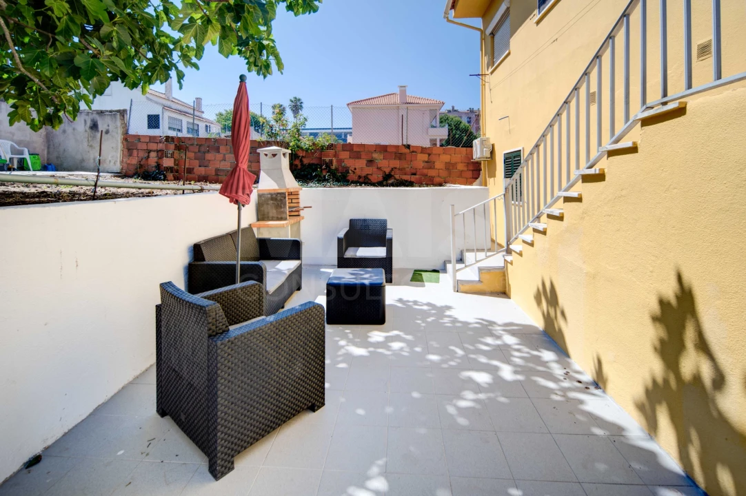 Moradia T5 para Venda em Casal de Cambra Foto 3