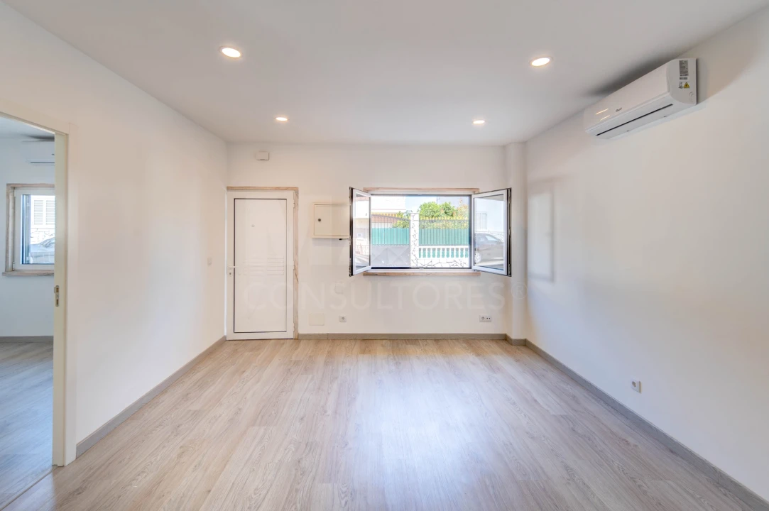 Moradia T5 para Venda em Casal de Cambra Foto 4