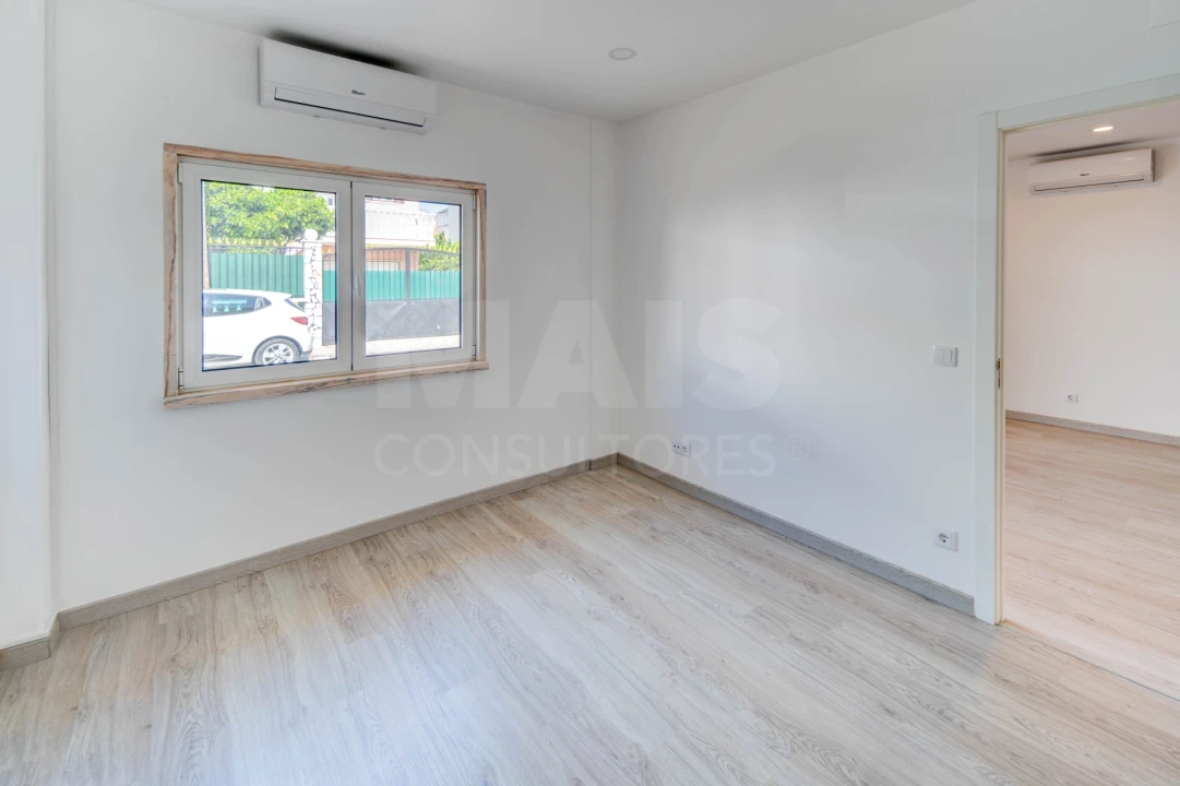 Moradia T5 para Venda em Casal de Cambra Foto 6