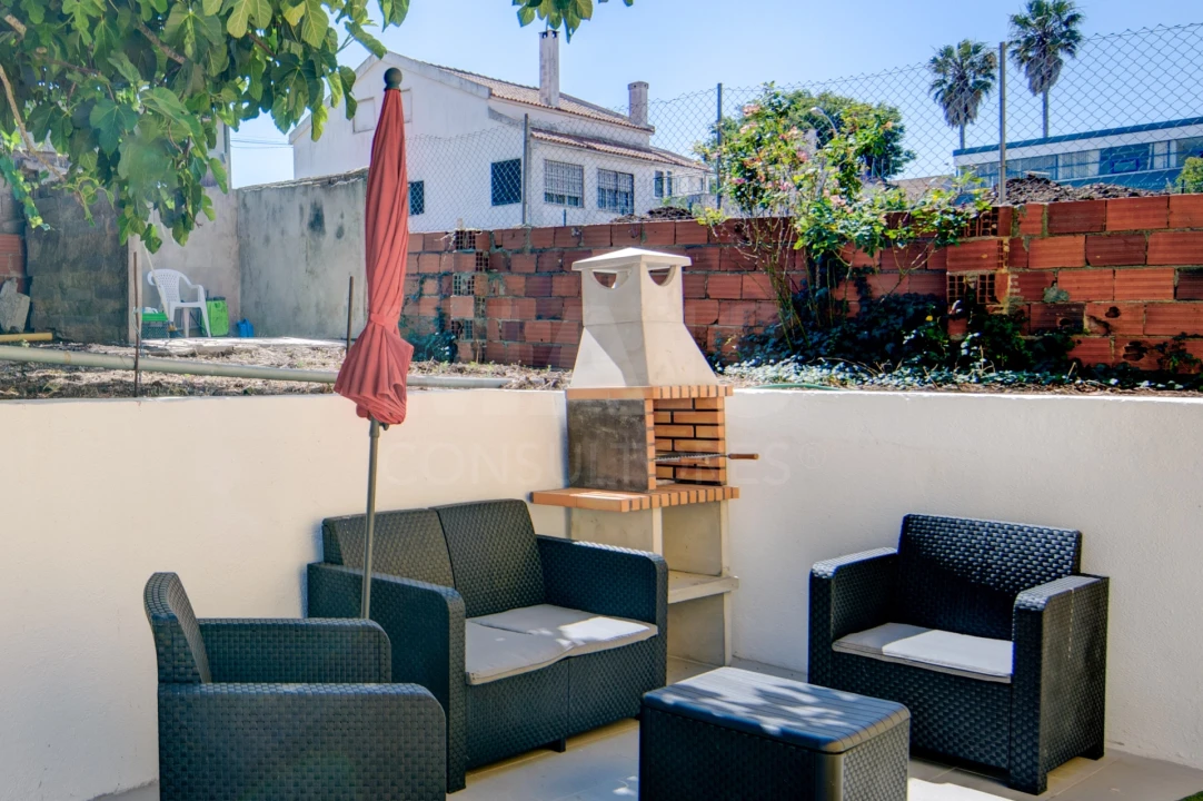 Moradia T5 para Venda em Casal de Cambra Foto 2