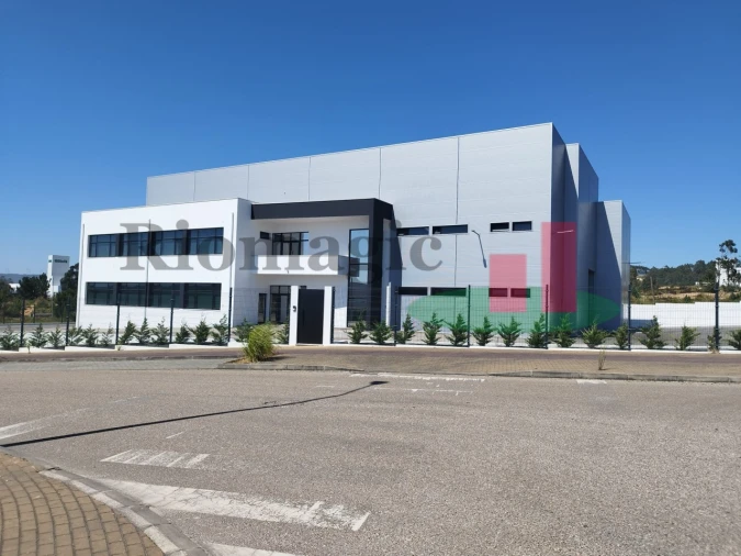 Armazém para Venda em Rio Maior