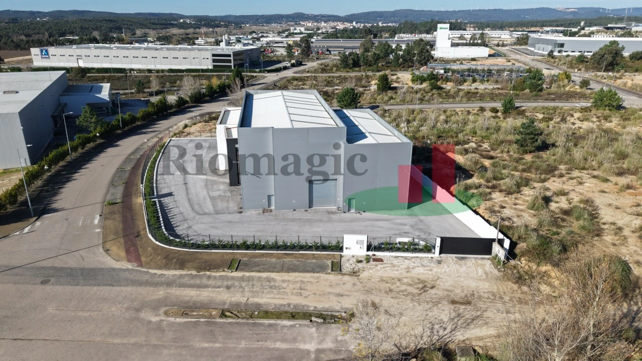 Armazém para Arrendamento em Rio Maior Foto 74