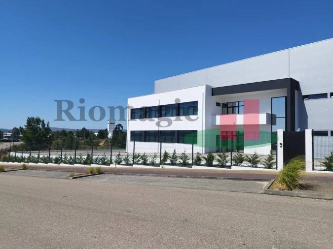 Armazém para Arrendamento em Rio Maior Foto 3