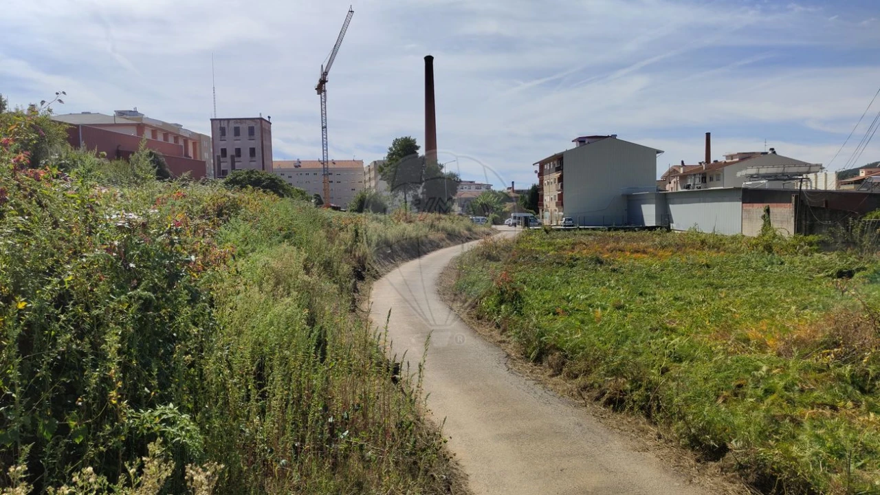 Terreno para Venda em Vila Chã, Codal e Vila Cova de Perrinho Foto 3