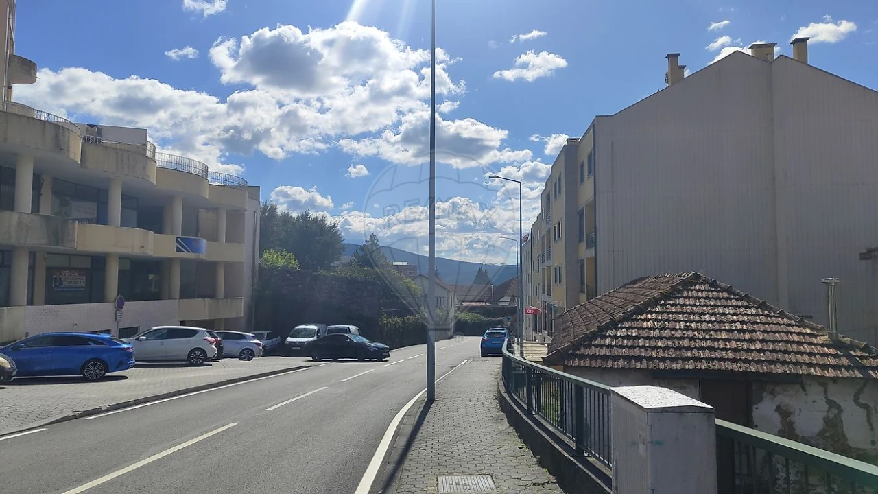 Loja para Venda em Macieira de Cambra Foto 1
