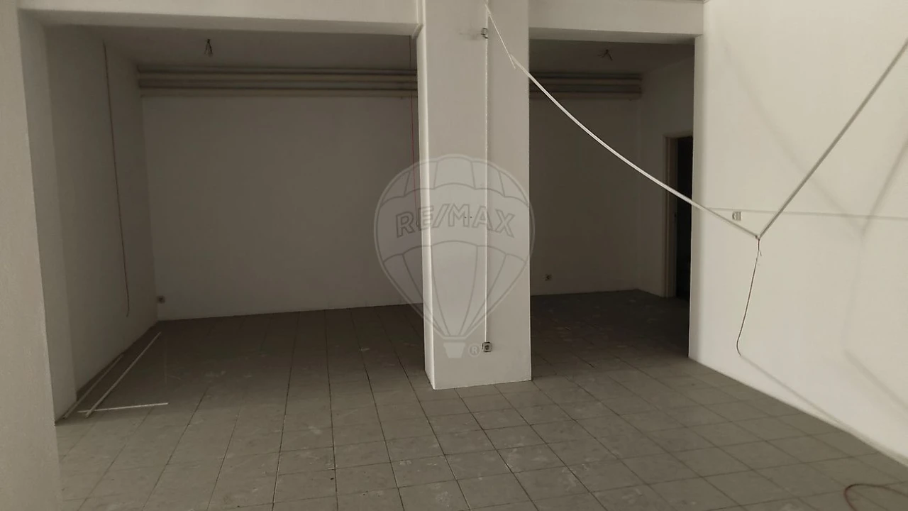 Loja para Venda em Macieira de Cambra Foto 13