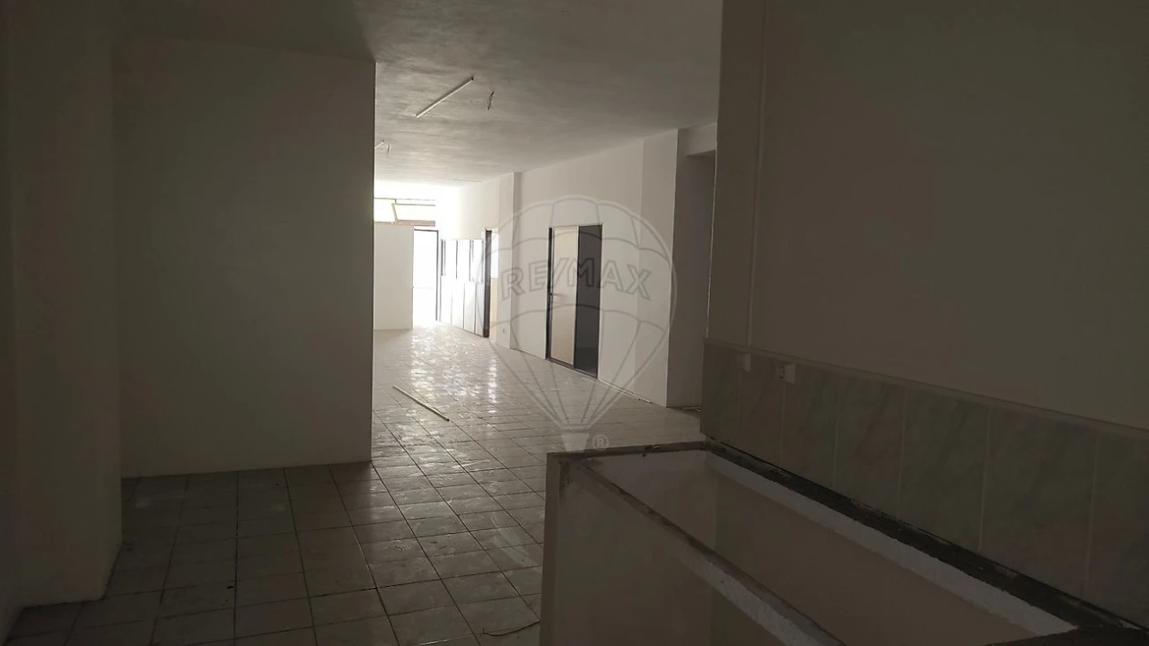 Loja para Venda em Macieira de Cambra Foto 12