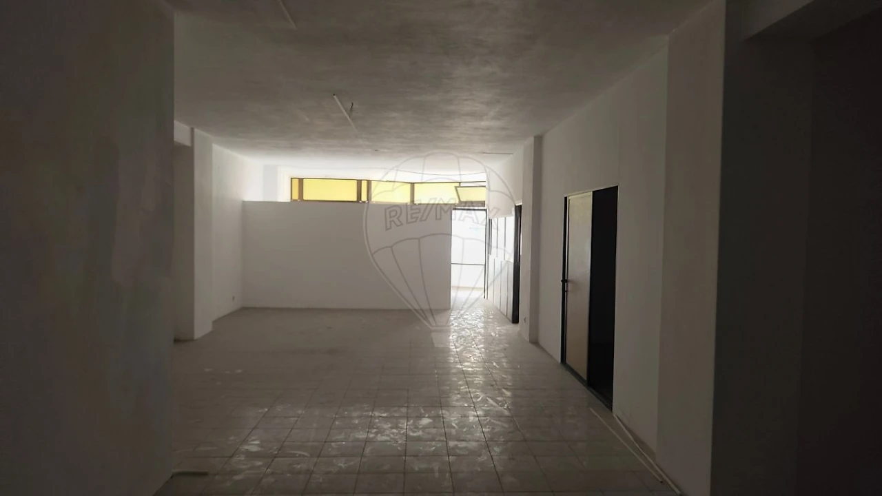 Loja para Venda em Macieira de Cambra Foto 8