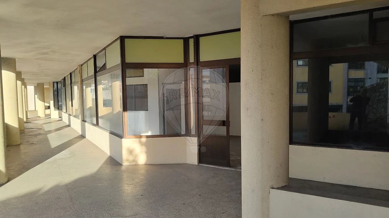 Loja para Venda em Macieira de Cambra Foto 17