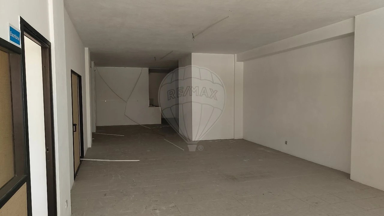 Loja para Venda em Macieira de Cambra Foto 10