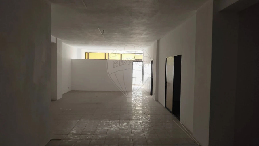 Loja para Venda em Macieira de Cambra Foto 8