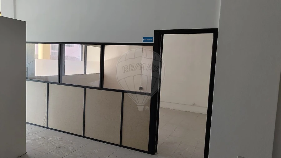 Loja para Venda em Macieira de Cambra Foto 6