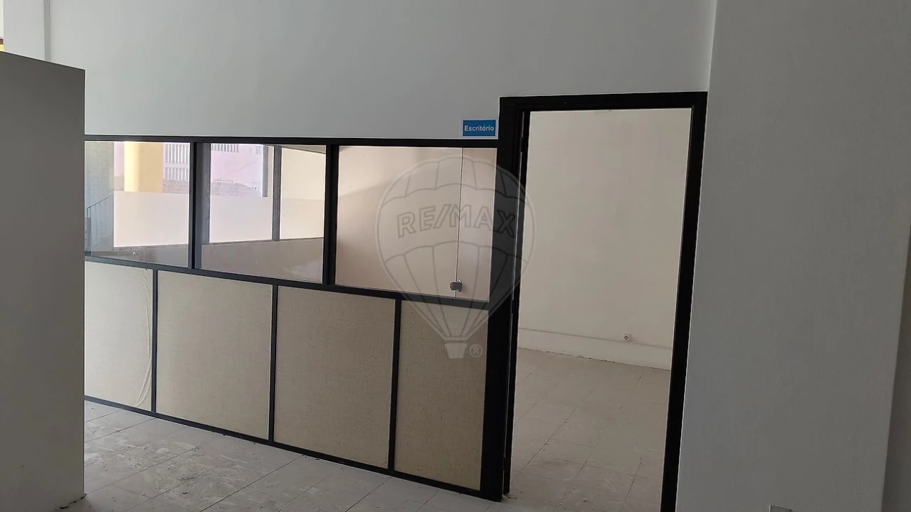 Loja para Venda em Macieira de Cambra Foto 6