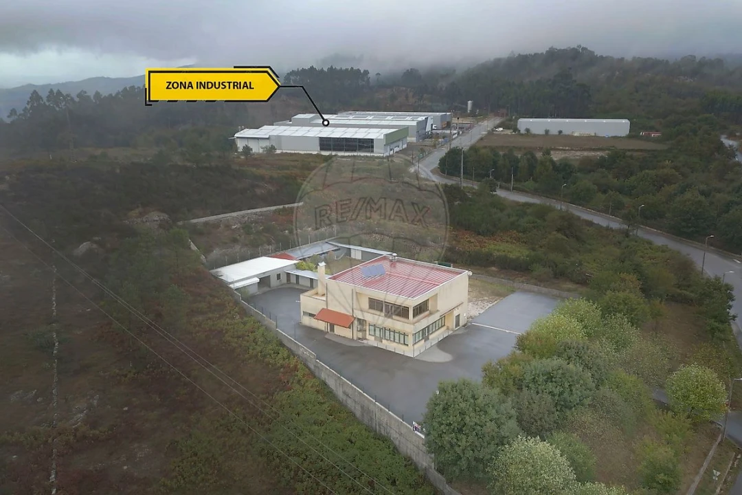 Prédio para Venda em Junqueira Foto 1