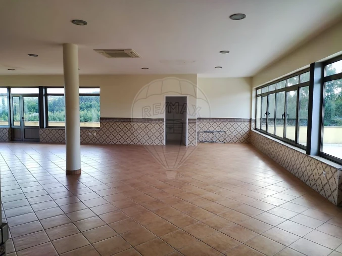 Prédio para Venda em Junqueira Foto 17