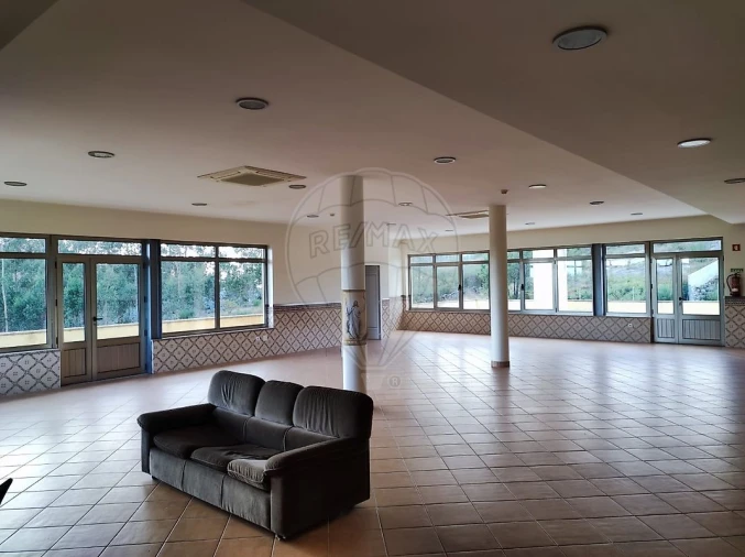 Prédio para Venda em Junqueira Foto 18