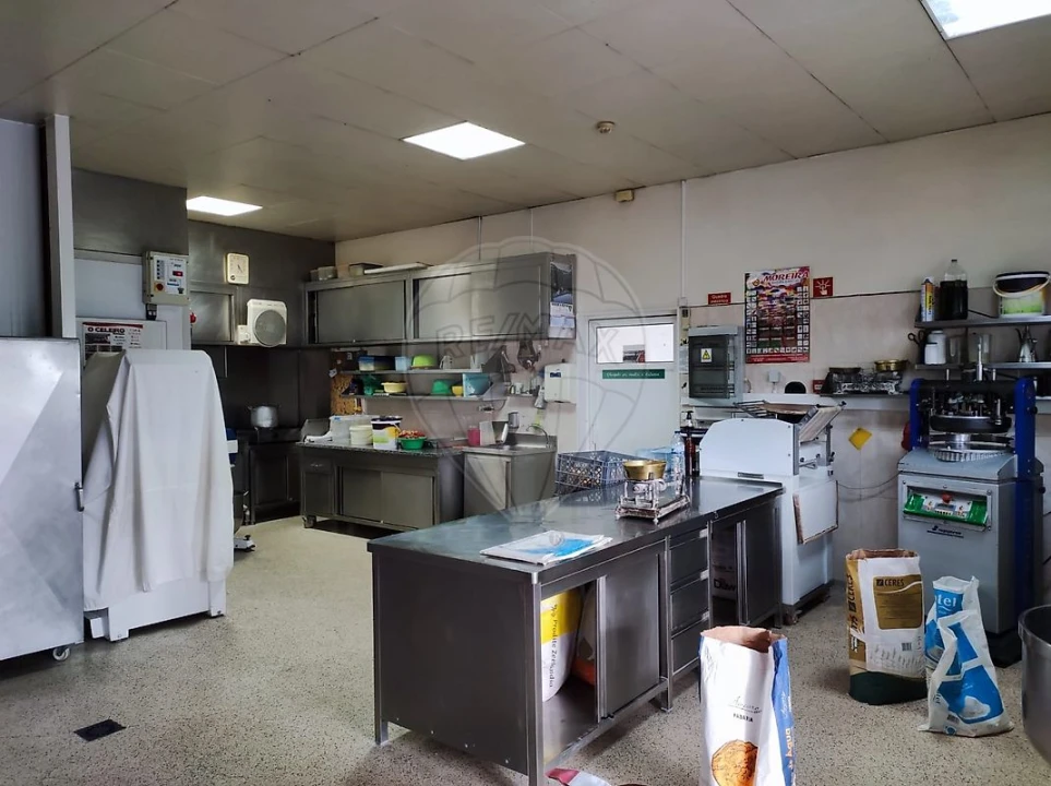 Prédio para Venda em Junqueira Foto 19