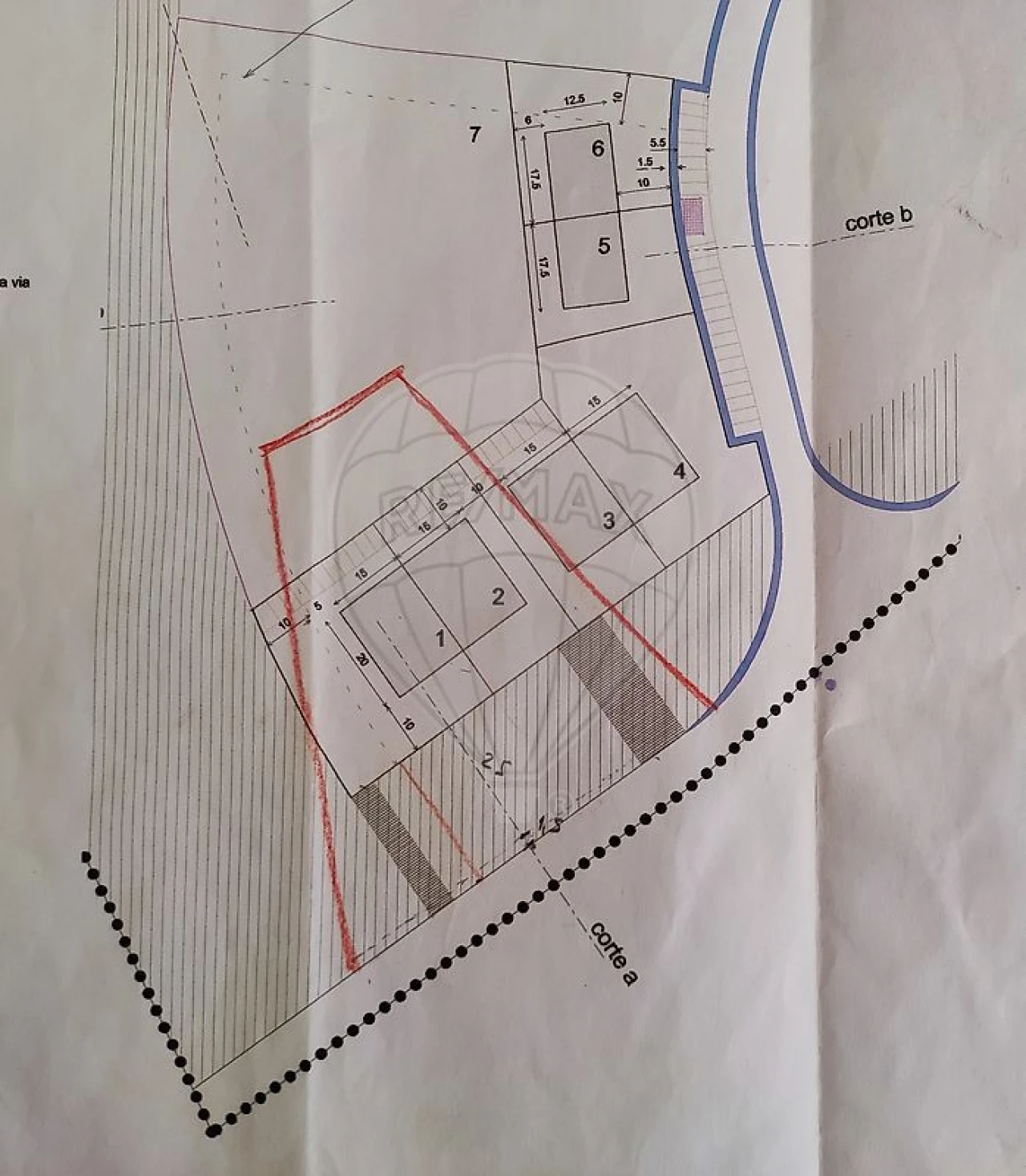 Prédio para Venda em Junqueira Foto 39