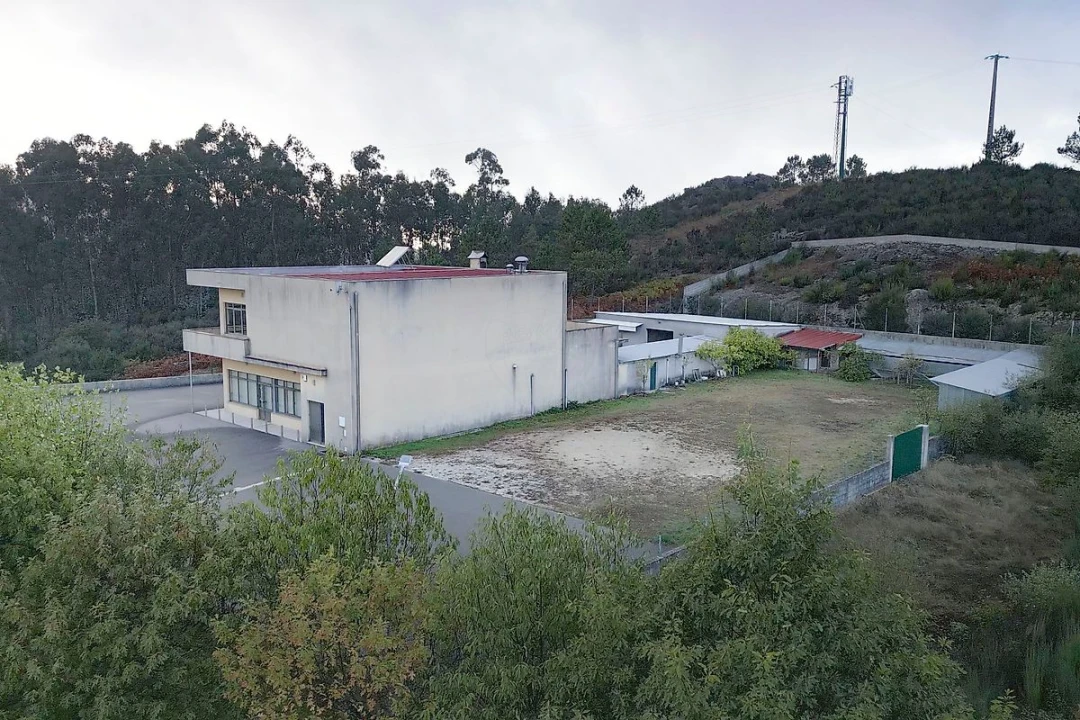 Prédio para Arrendamento em Junqueira Foto 50