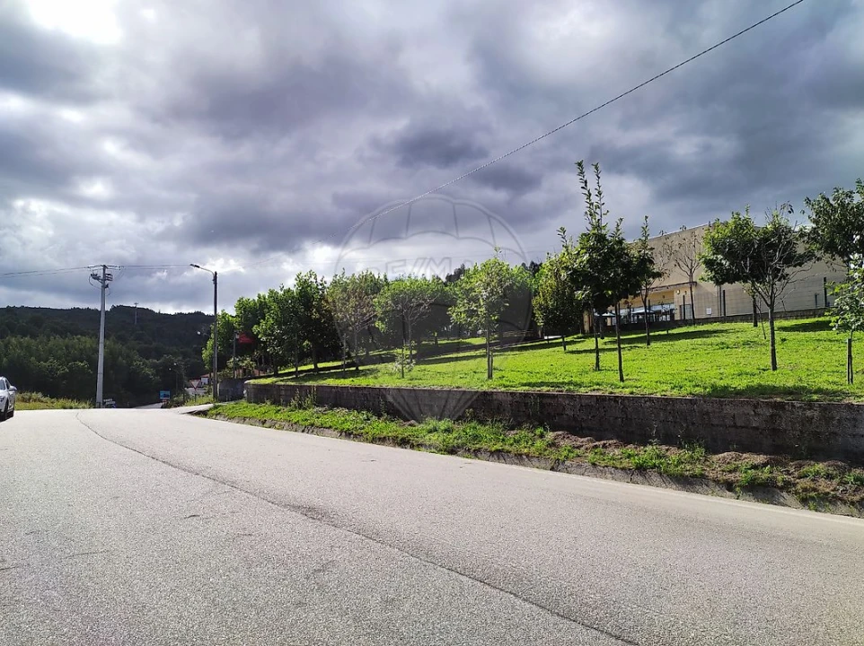 Prédio para Arrendamento em Junqueira Foto 36