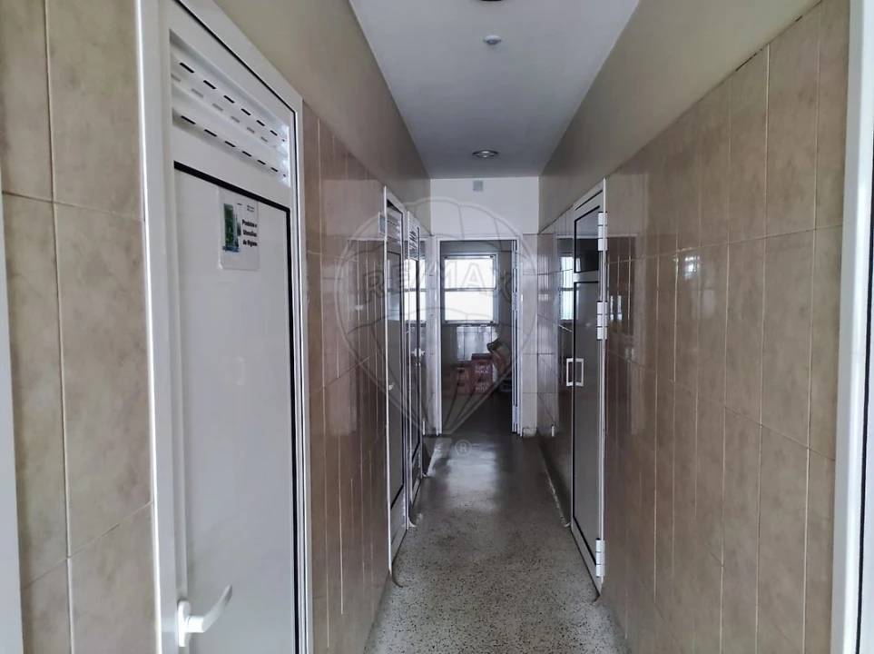 Prédio para Arrendamento em Junqueira Foto 28