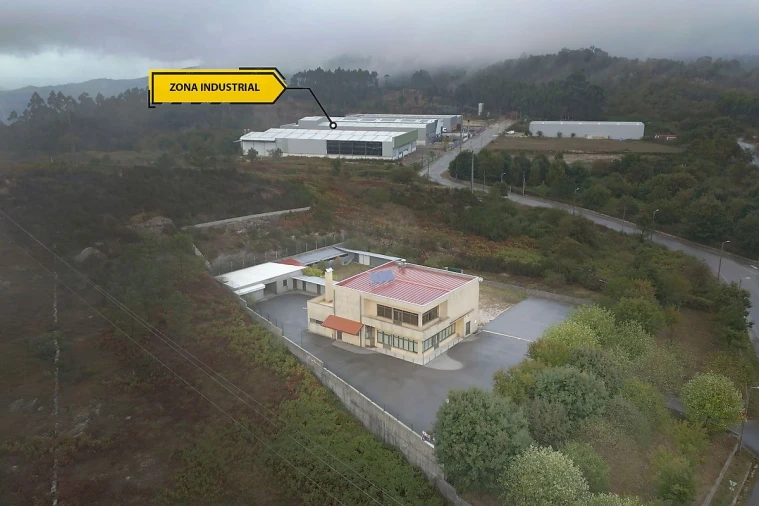 Prédio para Arrendamento em Junqueira Foto 3