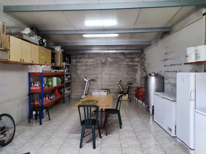 Prédio para Arrendamento em Junqueira Foto 21