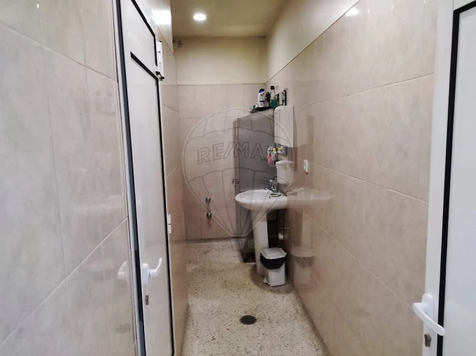 Prédio para Arrendamento em Junqueira Foto 30