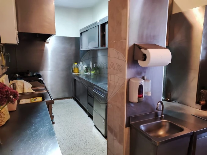 Prédio para Arrendamento em Junqueira Foto 22