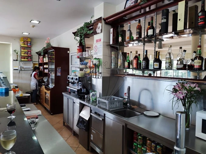 Prédio para Arrendamento em Junqueira Foto 10