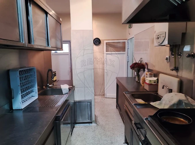 Prédio para Arrendamento em Junqueira Foto 16